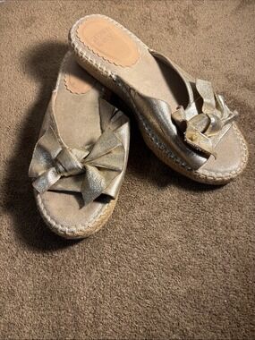 crown & ivy Gold Keisha Espadrille Slide  Sandals With Bow Accent - Size 8